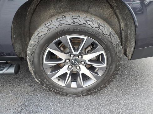 Used 2022 Chevrolet Suburban Z71 w/ Luxury Package image 11