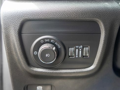 Used 2024 Jeep Grand Cherokee L Limited w/ Black Appearance Package AWD/4WD image 17