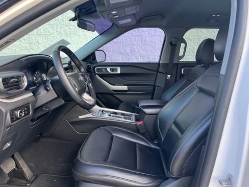 Used 2023 Ford Explorer XLT w/ Equipment Group 202A image 4