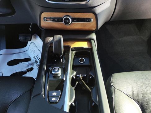 Used 2023 Volvo XC90 B5 Plus image 20