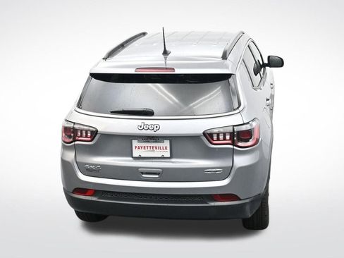 Used 2022 Jeep Compass Latitude image 25