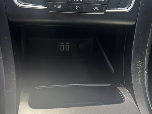 Used 2019 Ford Fusion SE w/ Equipment Group 151A FWD image 14
