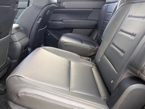 Used 2025 Hyundai Santa Fe Calligraphy w/ Tow & Go Package image 18