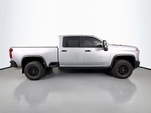 Used 2025 Chevrolet Silverado 2500 ZR2 w/ Technology Package AWD/4WD image 8