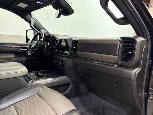 Used 2024 Chevrolet Silverado 2500 ZR2 w/ Technology Package image 61