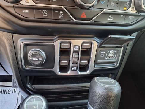 Certified 2023 Jeep Gladiator Sport image 18