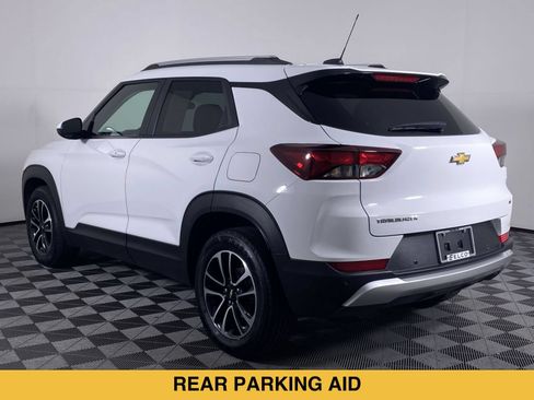 Used 2025 Chevrolet TrailBlazer LT w/ LT Cold Weather Package FWD image 17
