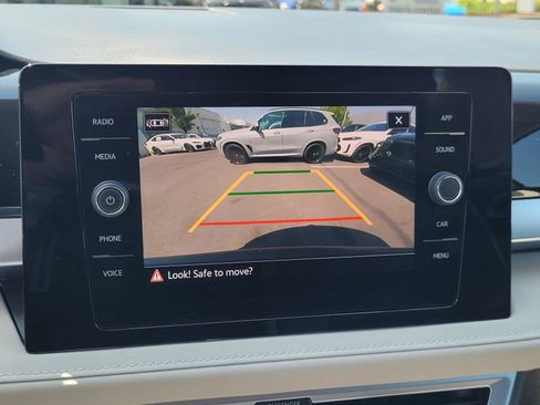Certified 2025 Volkswagen Taos SE AWD/4WD image 13