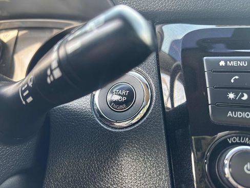 Used 2019 Nissan Rogue SV image 17