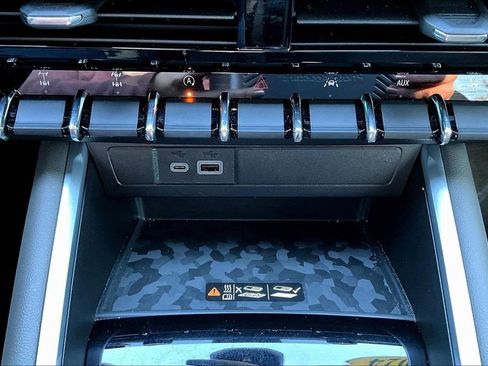 Used 2024 Chevrolet Colorado ZR2 w/ ZR2 Convenience Package III image 26