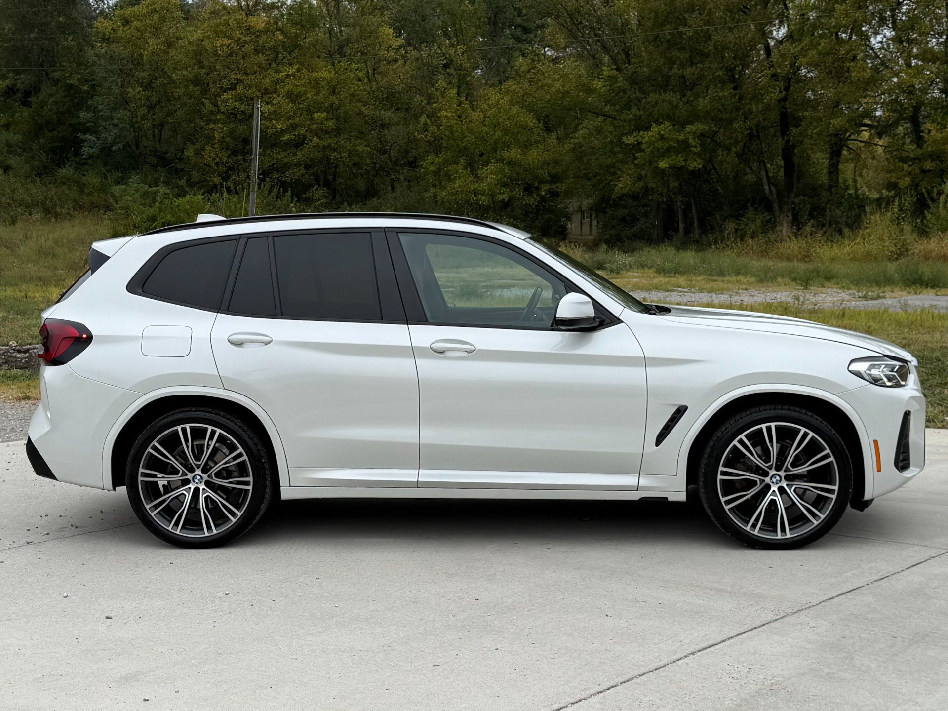 Used 2022 BMW X3 xDrive30i w/ M Sport Package 2 AWD/4WD image 7