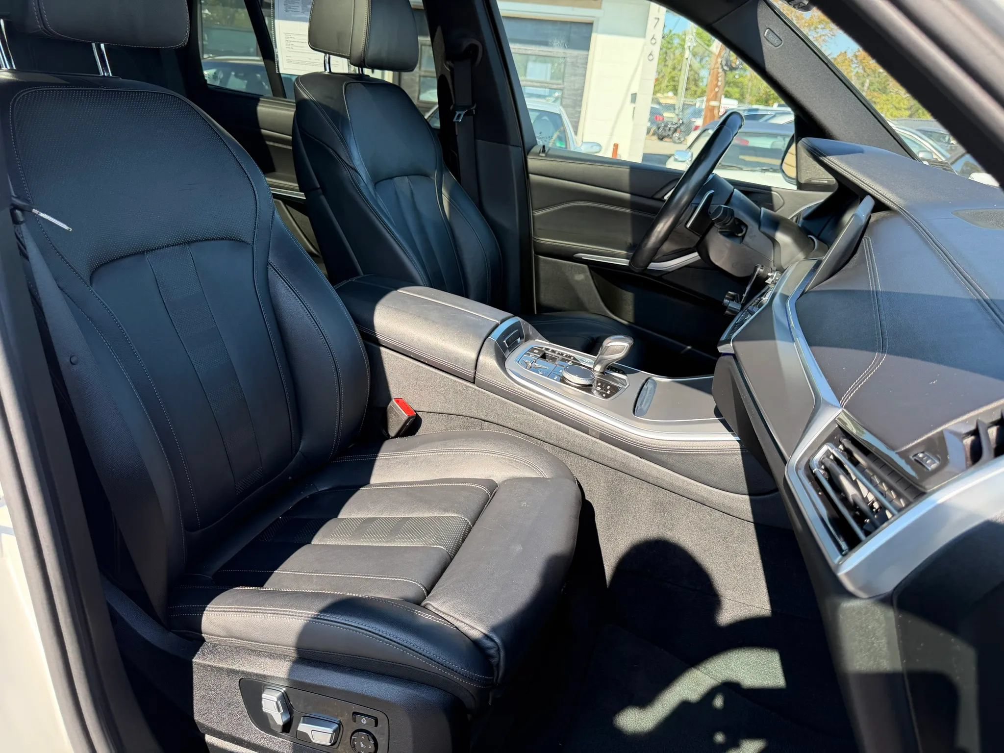 Used 2020 BMW X5 xDrive40i w/ M Sport Package AWD/4WD image 23