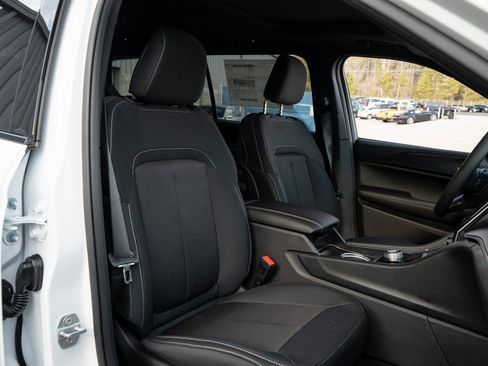 New 2025 Jeep Grand Cherokee L Laredo image 23