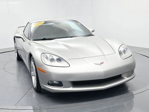 Used 2005 Chevrolet Corvette Coupe w/ Preferred Equipment Group RWD image 2