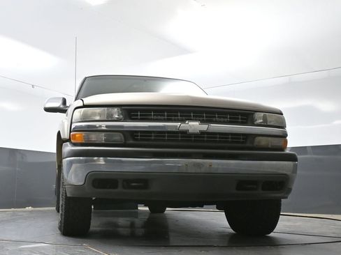 Used 2001 Chevrolet Silverado 1500 LS w/ Firm Ride Suspension Pkg AWD/4WD image 24