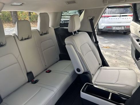 New 2026 Nissan Pathfinder SL AWD/4WD image 12