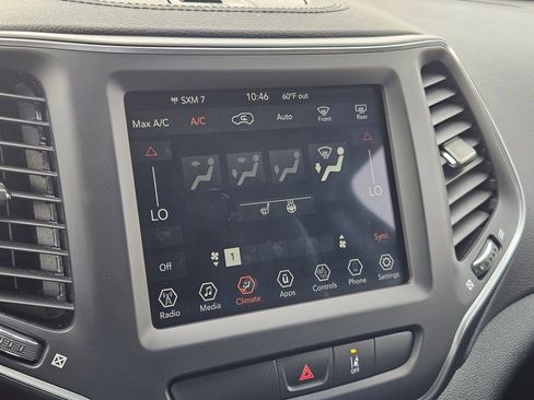 Used 2022 Jeep Cherokee Latitude Lux w/ Mopar Interior Package image 22