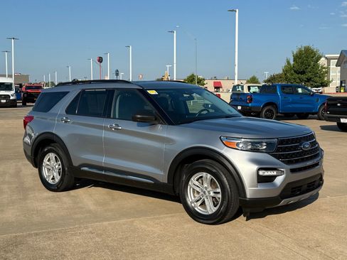 Certified 2023 Ford Explorer XLT w/ Equipment Group 202A image 3
