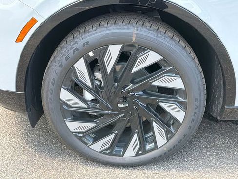 New 2026 Lincoln Nautilus Reserve w/ Jet Appearance Package AWD/4WD image 12