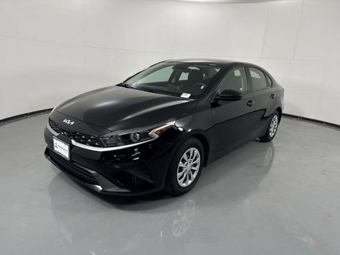 Certified 2023 Kia Forte LX image 2