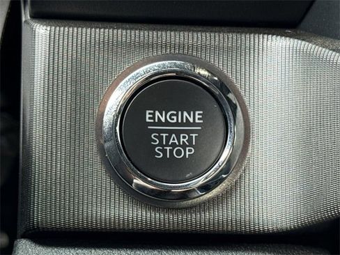 Certified 2024 Ford F350 Platinum w/ FX4 Off-Road Package image 38