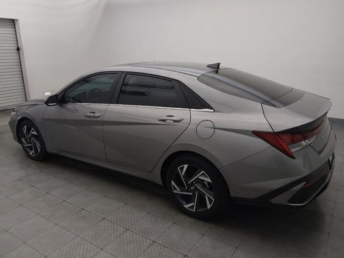 Used 2024 Hyundai Elantra SEL w/ Convenience Package image 3