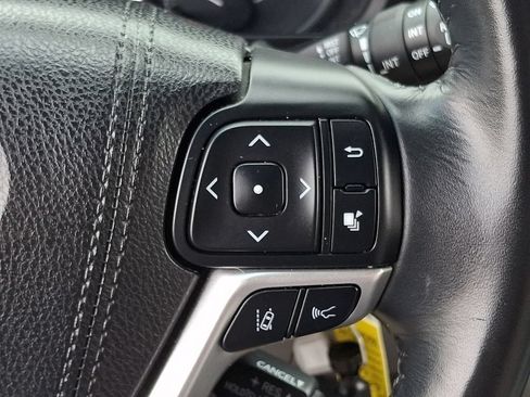 Used 2017 Toyota Highlander Plus AWD/4WD image 24