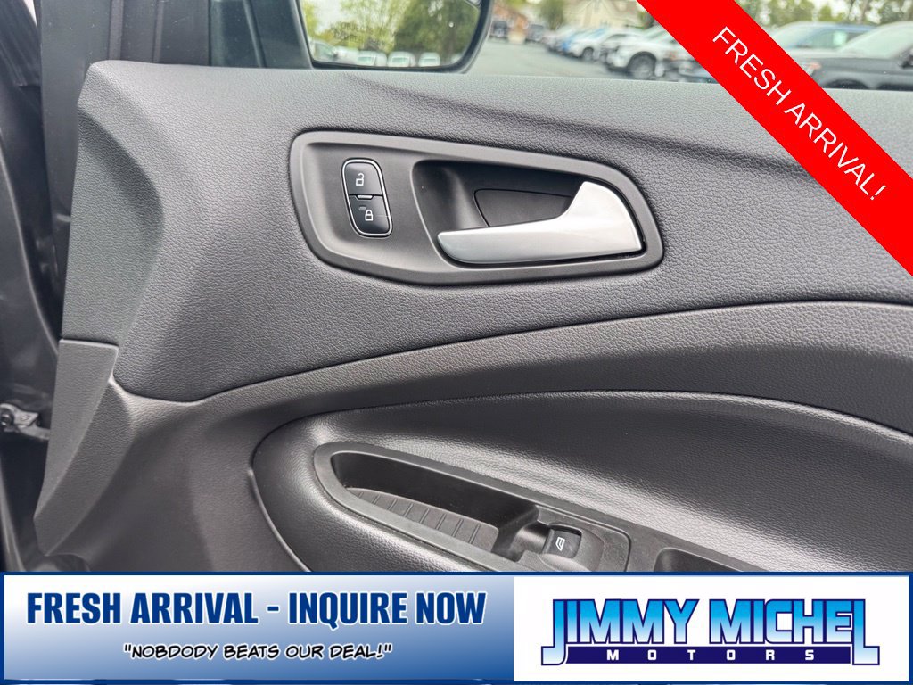 Used 2017 Ford Escape SE w/ SE Cold Weather Package FWD image 16