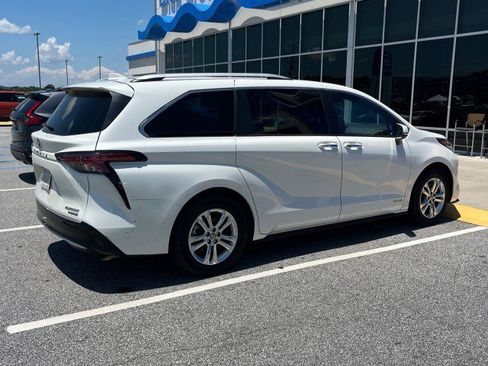 Used 2021 Toyota Sienna Platinum AWD/4WD image 4