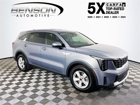 Used 2025 Kia Sorento LX image 1