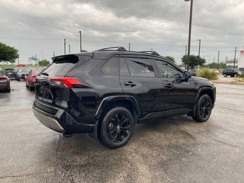 Used 2022 Toyota RAV4 SE AWD/4WD image 5