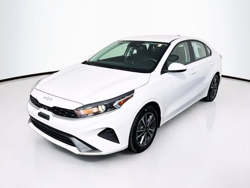 Certified 2023 Kia Forte LXS FWD image 1