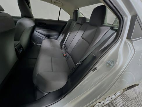 Used 2025 Toyota Corolla LE image 27
