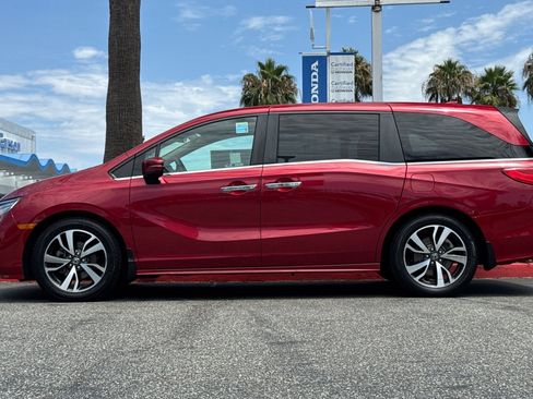 Used 2022 Honda Odyssey Touring image 2