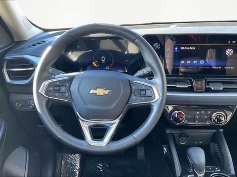 Used 2024 Chevrolet TrailBlazer LT w/ LT Cold Weather Package image 8