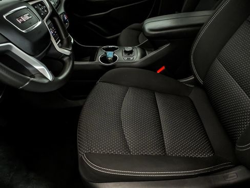 Used 2024 GMC Terrain SLE w/ Driver Convenience Package FWD image 12