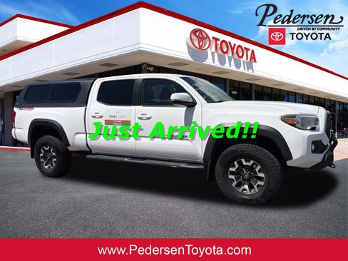 Used 2017 Toyota Tacoma TRD Off-Road w/ Premium & Technology Package AWD/4WD image 1