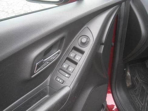 Used 2021 Chevrolet Trax LS AWD/4WD image 16