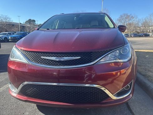 Used 2019 Chrysler Pacifica Touring-L image 8