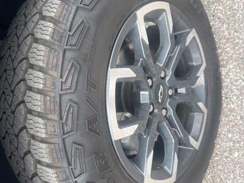 Used 2025 Chevrolet Equinox ACTIV w/ Safety and Technology Package FWD image 8