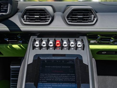 Used 2023 Lamborghini Huracan EVO image 14