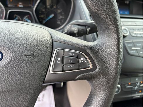 Used 2015 Ford Focus SE FWD image 20