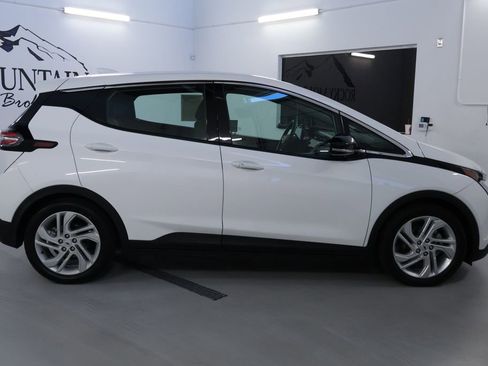 Used 2022 Chevrolet Bolt LT w/ Driver Confidence Package image 8