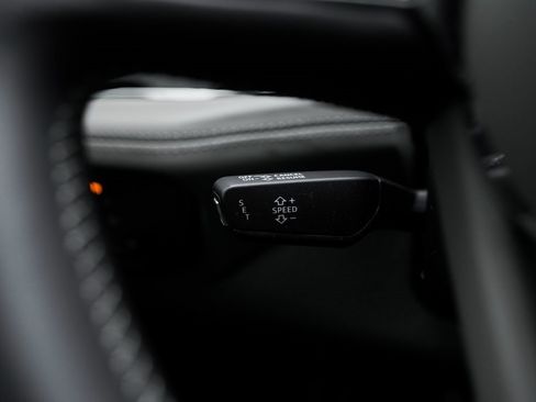 Used 2023 Bentley Bentayga Extended Wheelbase image 58