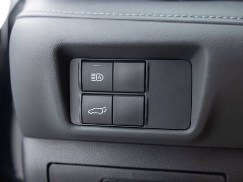 Used 2021 Toyota Highlander XLE AWD/4WD image 38