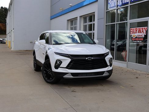 New 2025 Chevrolet Blazer LT w/ LPO, Black Sport Package image 34