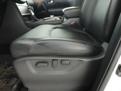 Used 2024 Nissan Armada SL w/ Captain's Chairs Package image 10