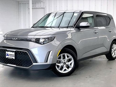 Used 2023 Kia Soul LX w/ LX Technology Package image 2