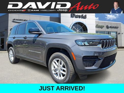 Used 2025 Jeep Grand Cherokee Laredo X w/ Luxury Tech Group I AWD/4WD image 1