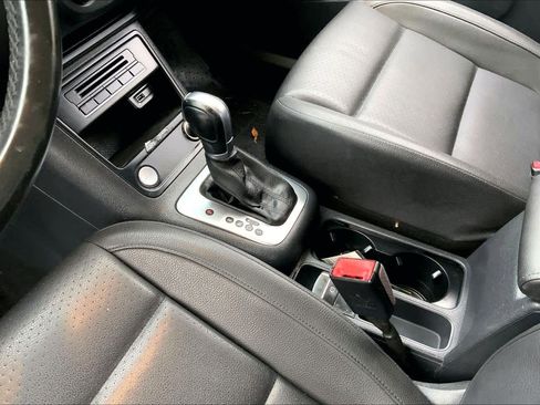 Used 2016 Volkswagen Tiguan S image 15